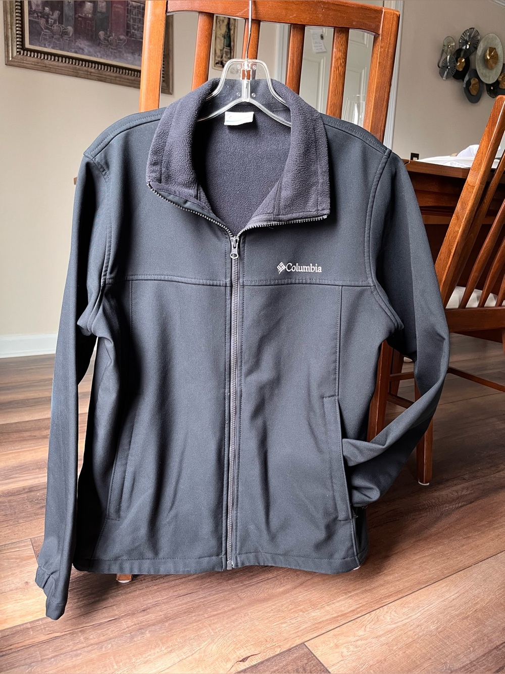 Columbia Fleece Lined Black
Medium Zip Up Jacket!
Adjustable waist and pockets!